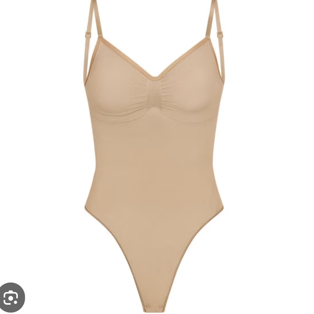 SKIMS Everyday Sculpt Bodysuit Size XXS, Color OCHRE